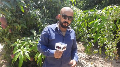 إصابة والده بالسرطان كانت البداية.. حكاية صاحب أول بستان استوائي مصري.. تحدى الطبيعة لتوفير فواكه تساعد في شفاء المرضى (فيديو وصور)