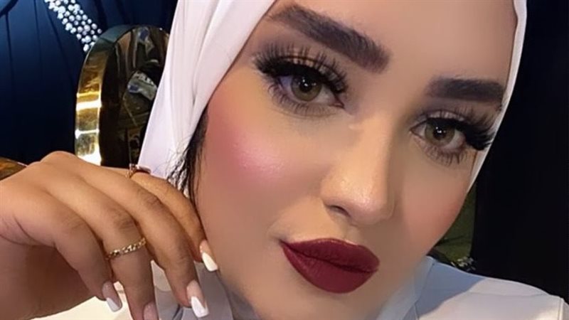 هدير سيد خبيرة المكياج،