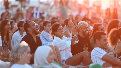 تعليقات طريفة من جمهور الساحل عن الزواج في ستاند آب كوميدي (فيديو وصور)