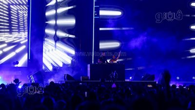 إقبال جماهيري على حفل تامر حسني في العلمين الجديدة (فيديو)