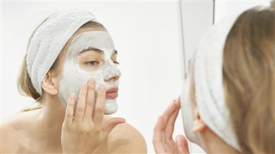 تقشير طبيعي لتجديد خلايا البشرة وتفتيحها فى 5 دقائق 