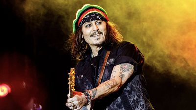 جوني ديب يستعيد عافيته ويحيي حفلا موسيقيا مع فرقته في بولندا اليوم 