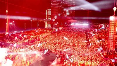 طار على ارتفاع 40 متر، كواليس دخول تامر حسني حفل العلمين الجديدة