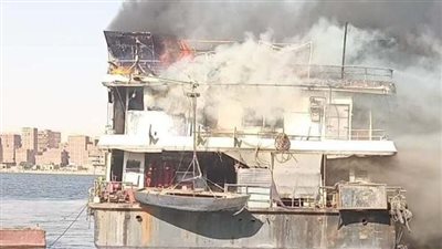 حريق مركب نيلي بمنطقة الحوامدية (صور)