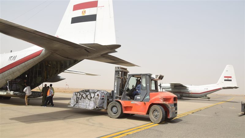 مصر ترسل شحنات إنسانية