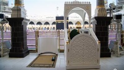 رئاسة شؤون الحرمين تستهل أول خطبة من العام الهجري 1445 بمنبر جديد (صور) 