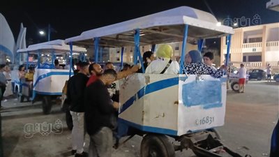 إقبال الزوار والمصطافين وأهالي مدينة مرسى مطروح على الطفطف (صور)