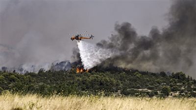 قطعت الطرق، إجلاء 30 ألف شخص عن الحرائق في اليونان
