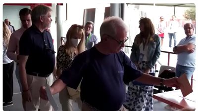 بدء التصويت في الانتخابات البرلمانية المبكرة في إسبانيا