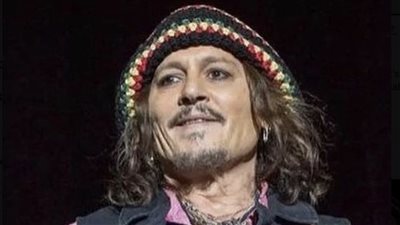 أول ظهور لـ جوني ديب بعد أزمته الصحية (فيديو)