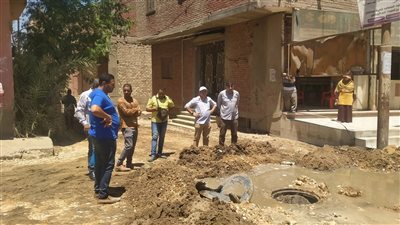 استجابة لشكاوى المواطنين، إصلاحات بخط مياه فى سمالوط وغرفة صرف ببنى مزار