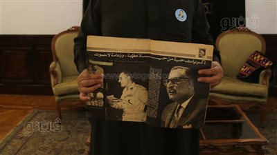 مسنة من ضريح عبد الناصر: الزعيم رد للعامل والفلاح كرامتهم (فيديو وصور)