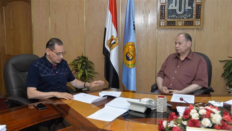 اجتماع محافظ أسيوط،