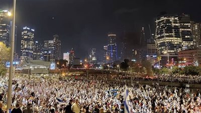 احتشاد الإسرائيليين أمام الكنيست للمطالبة برحيل نتنياهو (فيديو)