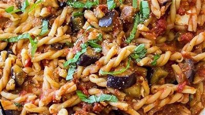 طريقة عمل المكرونة بالصلصة، أرخص وأسرع غداء