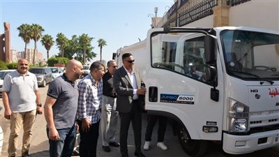 بالتنسيق مع البيئة دعم منظومة المخلفات الصلبة بالدقهلية بسيارتين 
