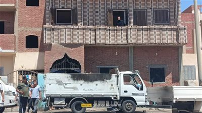 حملات لرفع الإشغالات بكافة الأحياء بالعاشر من رمضان