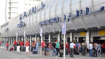 ندب مترجم لحضور التحقيق مع راكب حاول تهريب مخدرات في المطار