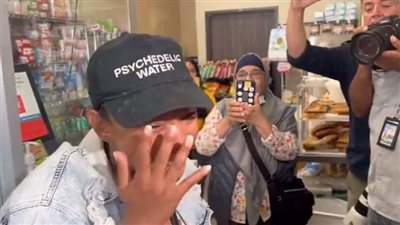 أمريكية تفوز بمليار دولار في مسابقة يانصيب وصاحب المتجر يتهمها بالكذب 