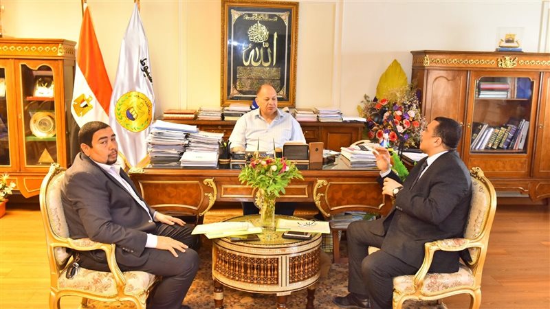 اجتماع محافظ أسيوط،