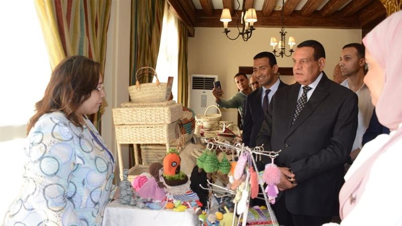 وزير التنمية المحلية،