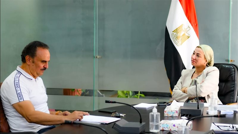 وزيرة البيئة مع النائب