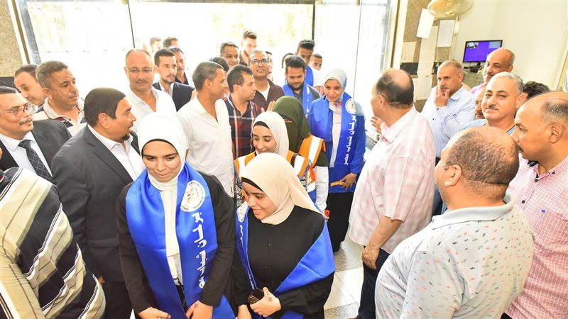 محافظ أسيوط والشباب،