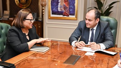 وزير الصناعة يبحث مع مسئولي شركة المنصور للسيارات خطط التوسع خلال المرحلة المقبلة