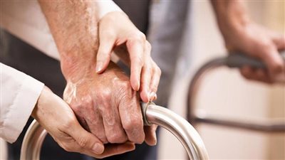 يشمل غير المصريين بشروط.. النواب يقر حقوق المسنين لمن بلغ 65 عاما