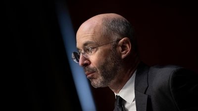 تقارير أمريكية تكشف سر إقالة الممثل الأمريكي في إيران من منصبه