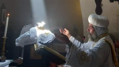 الأنبا صليب يرصد تعامد الشمس على مذبح كنيسة مار جرجس بصهرجت الكبرى