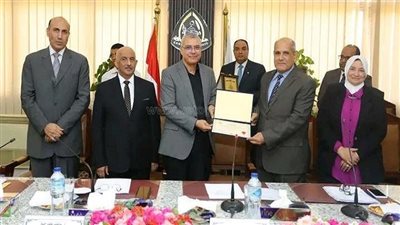 قرارات مجلس جامعة الزقازيق، أبرزها إعفاء الطلاب من المصروفات وتكريم العلماء (صور)