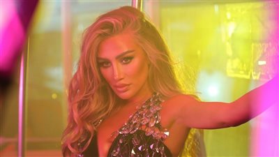 مايا دياب تطرح أحدث أغنياتها، تقلان (فيديو)