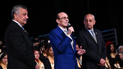 جامعة مصر للعلوم والتكنولوجيا تحتفل بتخرج دفعة جديدة من كلية التربية الخاصة بحضور الفنان محمد صبحي (صور)