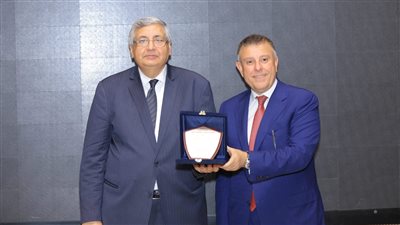 رئيس جامعة عين شمس: التبرع بالبلازما يساهم في صناعة دواء مصرى بالكامل