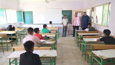 طلاب الشهادة الإعدادية يواصلون أداء امتحانات الدور الثاني بالوادي الجديد 