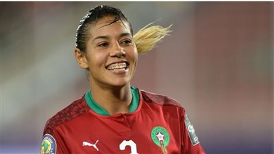 بعد السؤال عن المثلية الجنسية واعتذار البي بي سي، من هي غزلان شباك قائدة منتخب المغرب؟