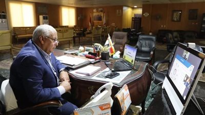 الزملوط يعرض إنشاء تجمعات زراعية وصناعية وتوفير فرص عمل للشباب أمام رئيس الوزراء