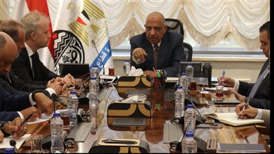 وزير قطاع الأعمال يبحث إنشاء محطتي طاقة شمسية لخدمة الصناعات المعدنية 