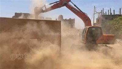 إزالة 21 منزل آيل للسقوط حرصًا على حياة المواطنين بواحة الداخلة