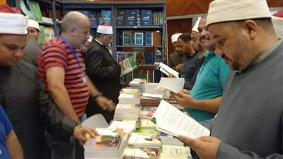 أعضاء الدعوة الإلكترونية بالأوقاف يزورون جناح المجلس الأعلى للشئون الإسلامية 