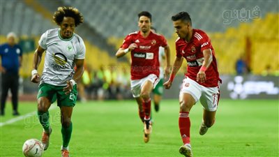 الجهاز الفني للمصري يهنئ كولر بالدوري وعبد الحفيظ يستقبل الكاس بالأحضان ( فيديو ) 