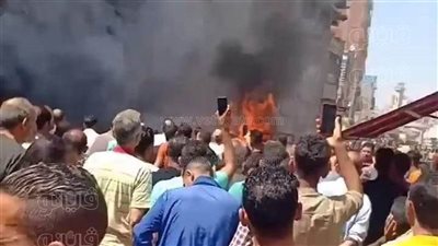 حريق هائل في مخزن زيوت بالشرقية، والنيران تلتهم سيارات وتكاتك وتروسيكلات بداخله (صور)