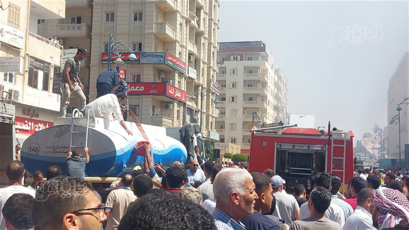 حريق هائل داخل محلات