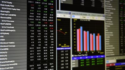 خبير: مؤشر داو جونز الأمريكي يحقق مكاسب بعد رفع الفائدة