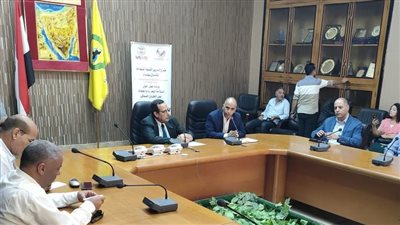 محافظ شمال سيناء يسلم صيادي العريش وسائل تعزيز السلامة البحرية