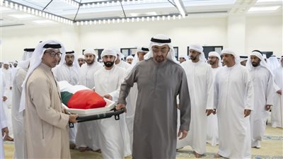 رئيس الإمارات وشيوخ آل نهيان في جنازة سعيد بن زايد (صور)