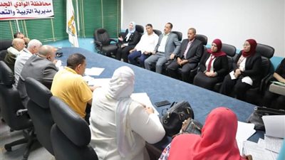 وكيل تعليم الوادي الجديد يترأس لجنة المقابلات الشخصية للمتقدمين لوظائف المدرسة الدولية