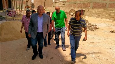 نائب محافظ الجيزة يتابع مشروعات الصرف الصحي بشارع الإمام الشافعي وقريتي ميت رهينة وسقا