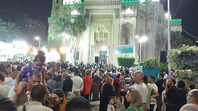 محمود التهامي يطرب الآلاف في الليلة الختامية لمولد المرسي أبو العباس (صور)